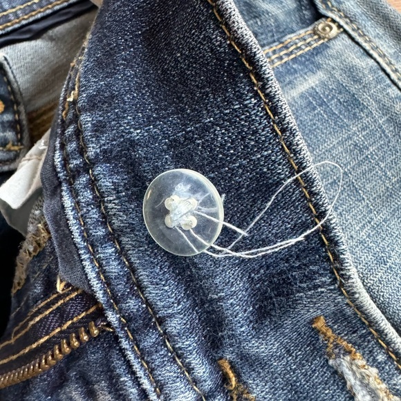 Old Navy Cuff Denim Capris - Picture 4 of 14